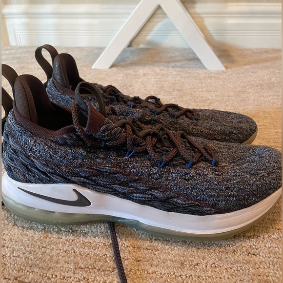Men’s LeBron 15 Low Signal Blue Sneakers - Picture 2 of 9